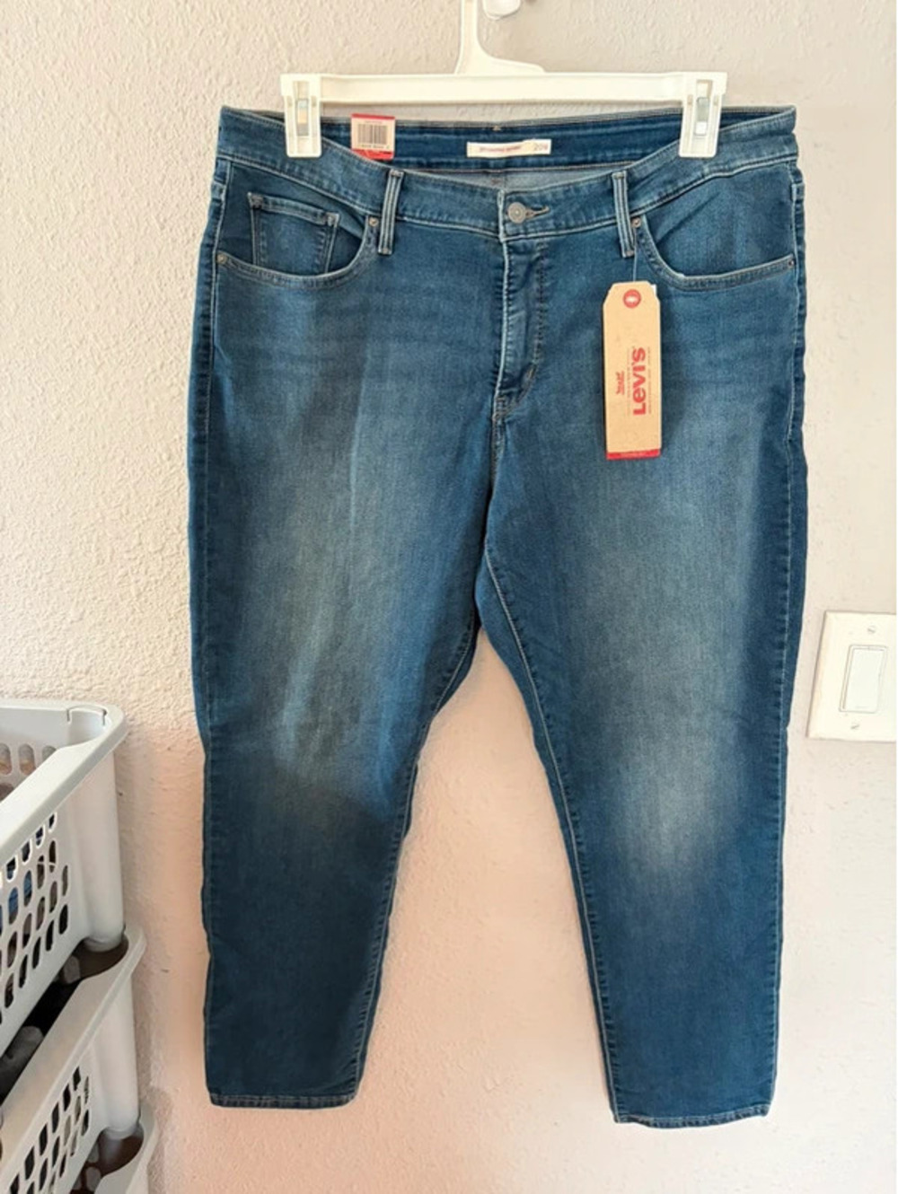 NWT Levi's 311 Shaping Skinny Jeans size 20W. 28in inseam. $70 retail